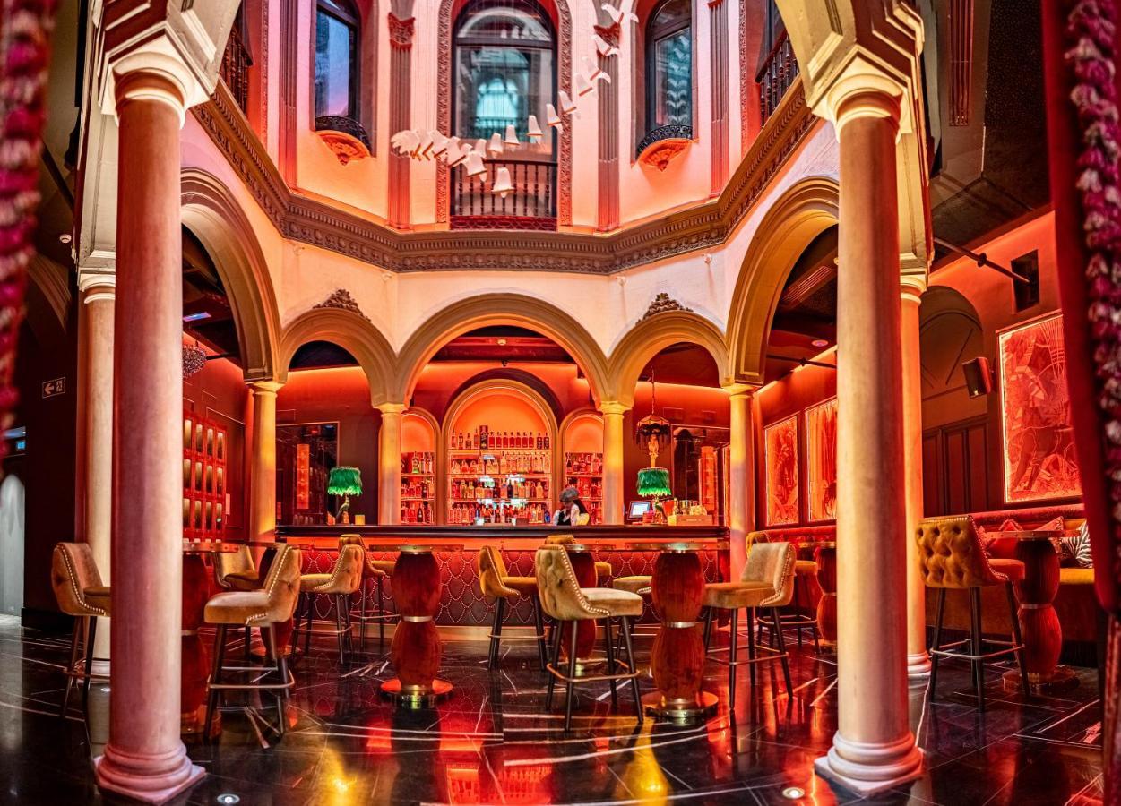 Hotel Lobby Sevilla Eksteriør bilde The bar at the nightclub