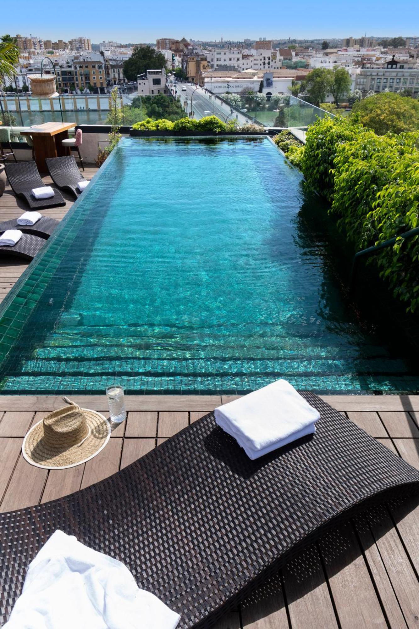 Hotel Lobby Sevilla Eksteriør bilde Infinity pool at the Mandarin Oriental, Bangkok