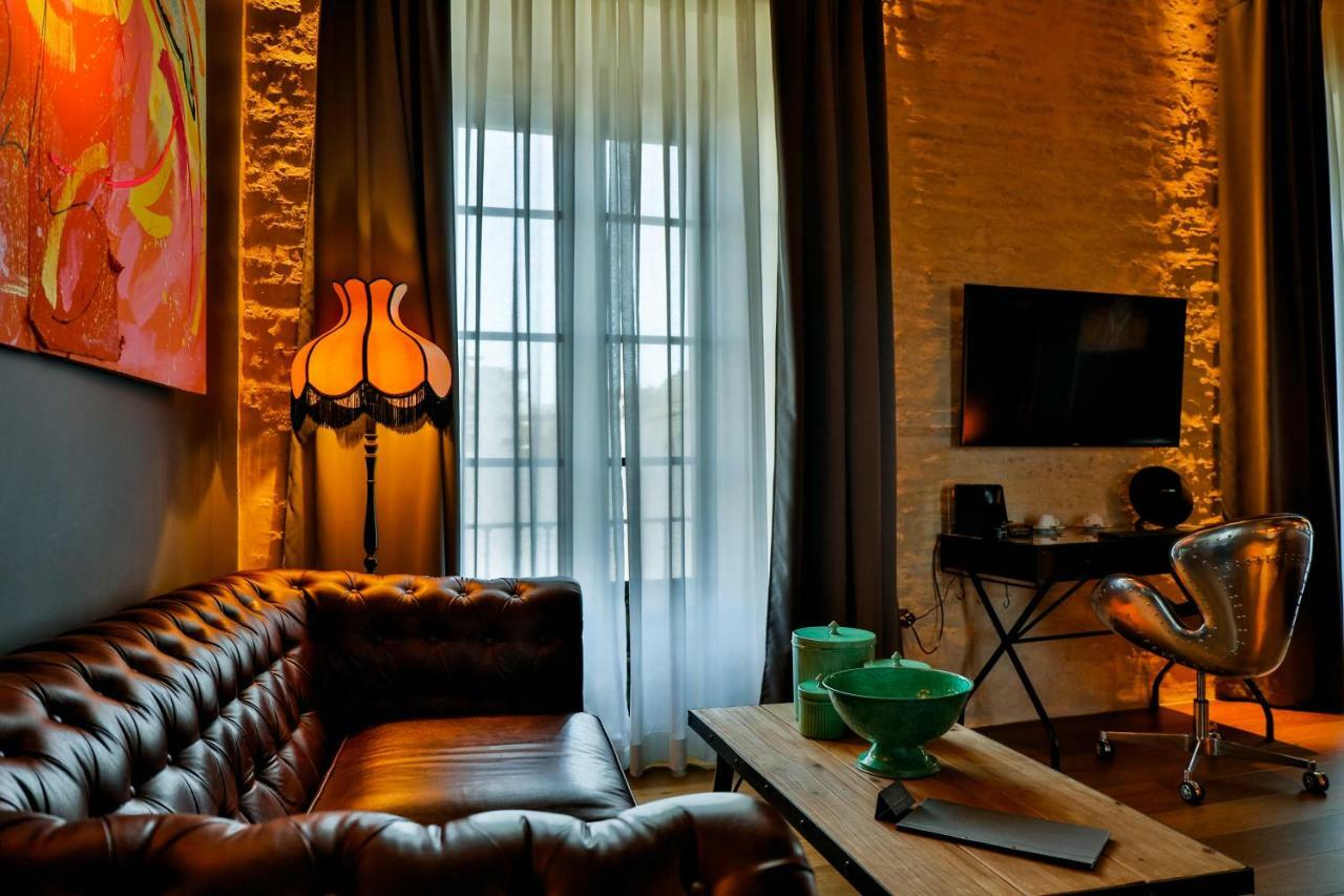 Hotel Lobby Sevilla Eksteriør bilde A living room in a typical apartment